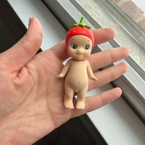 Strawberry Love head swapped with regular series body 🍓